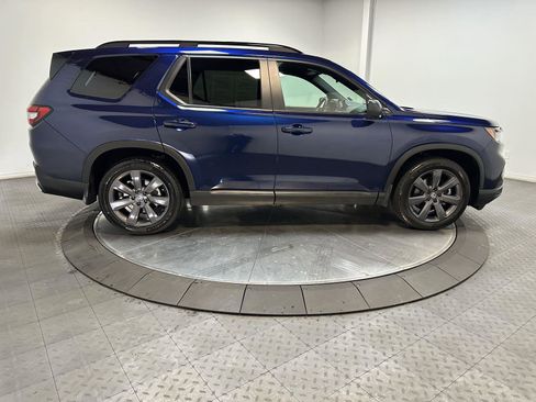 Used 2023 Honda Pilot Sport image 15
