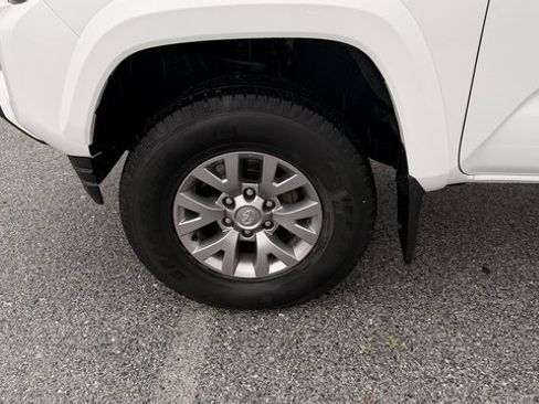 Used 2018 Toyota Tacoma SR5 image 12