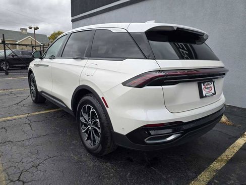 Used 2024 Lincoln Nautilus Premier image 9