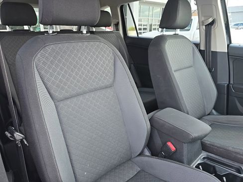 Used 2020 Volkswagen Tiguan S image 30