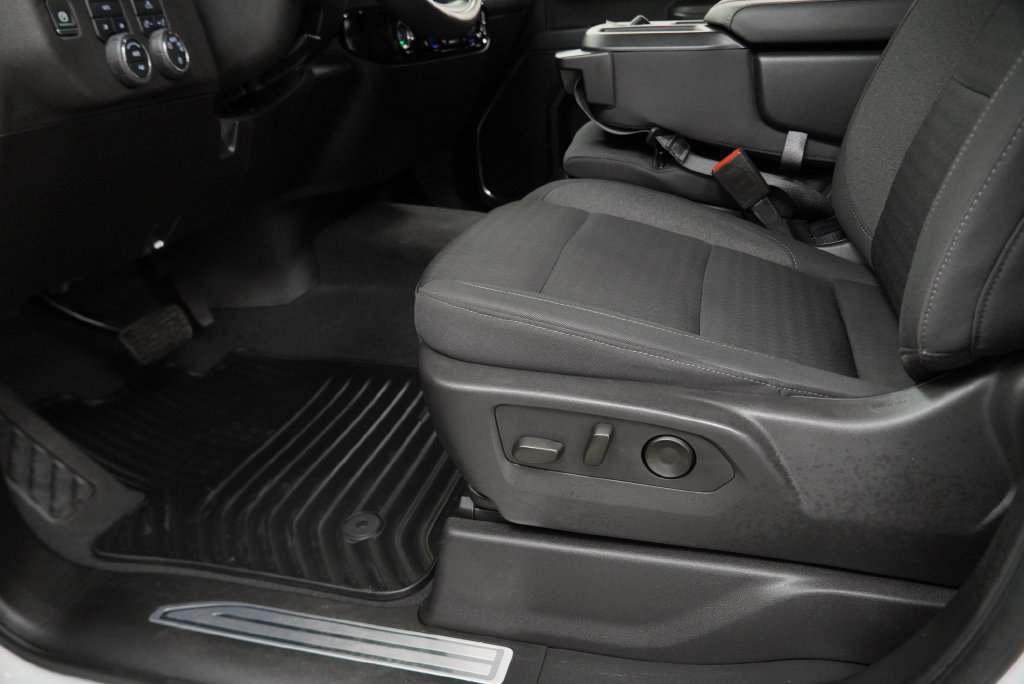 Used 2024 Chevrolet Silverado 1500 LT AWD/4WD image 32