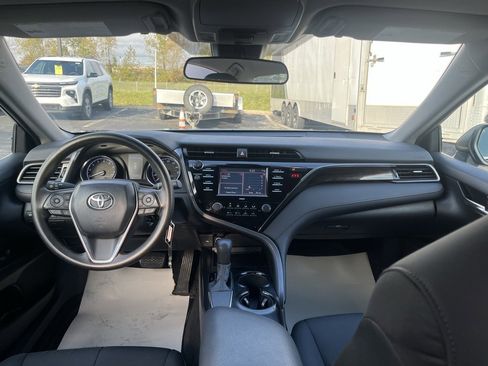 Used 2020 Toyota Camry LE image 23