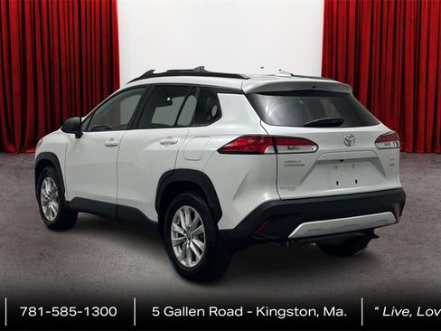 Certified 2022 Toyota Corolla Cross LE image 7