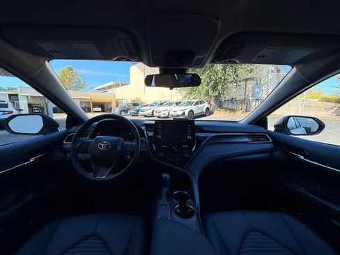 Used 2024 Toyota Camry SE FWD image 11