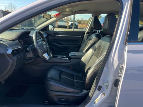 Used 2024 Nissan Altima 2.5 SR image 25