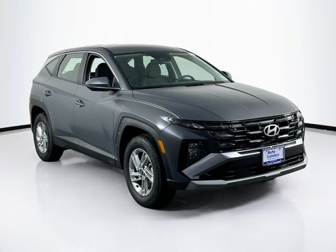 Used 2025 Hyundai Tucson SE AWD/4WD image 3