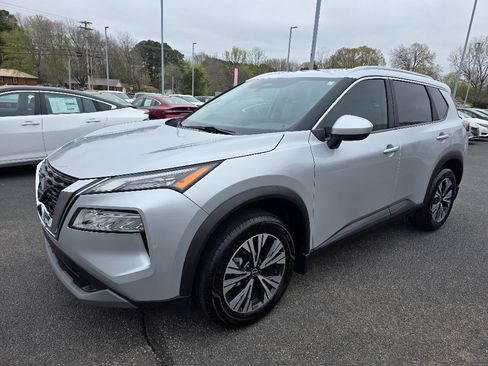 Used 2023 Nissan Rogue SV w/ SV Premium B Package image 7