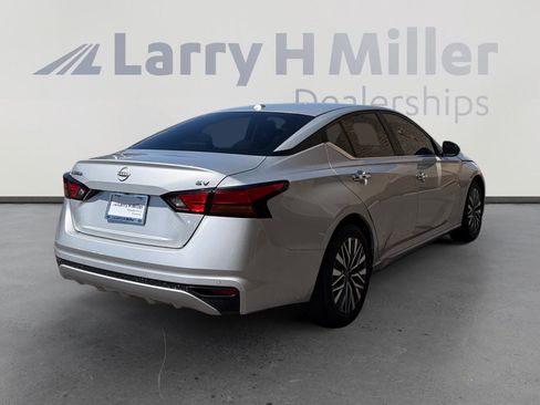 Used 2024 Nissan Altima 2.5 SV image 5
