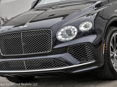 Used 2022 Bentley Bentayga image 11
