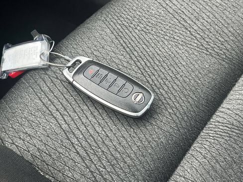 Used 2025 Nissan Rogue SV AWD/4WD image 27