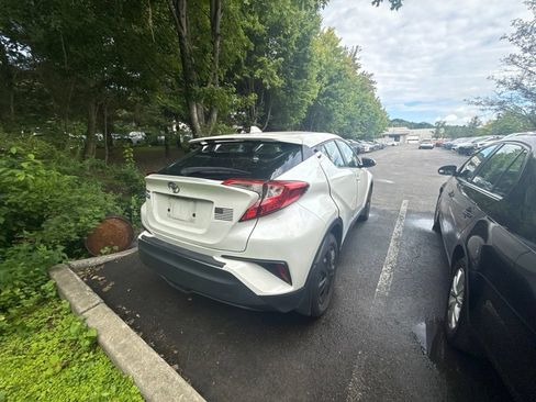 Used 2021 Toyota C-HR LE FWD image 6