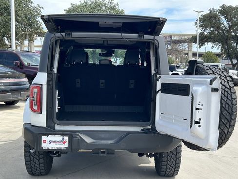 Used 2023 Ford Bronco Outer Banks image 9