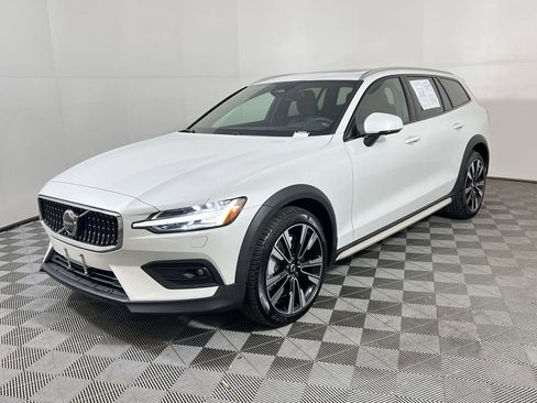 Certified 2024 Volvo V60 B5 Cross Country Ultimate image 6