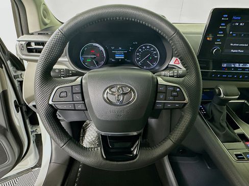 Used 2023 Toyota Sienna Limited FWD image 15