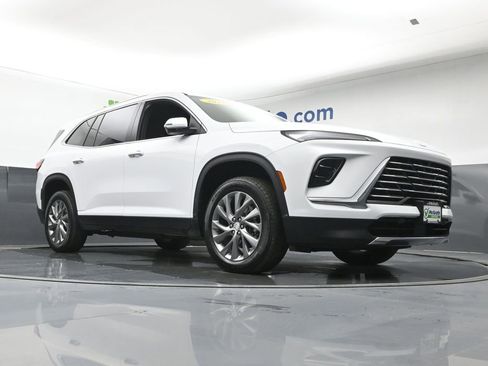 Used 2025 Buick Enclave Preferred image 22