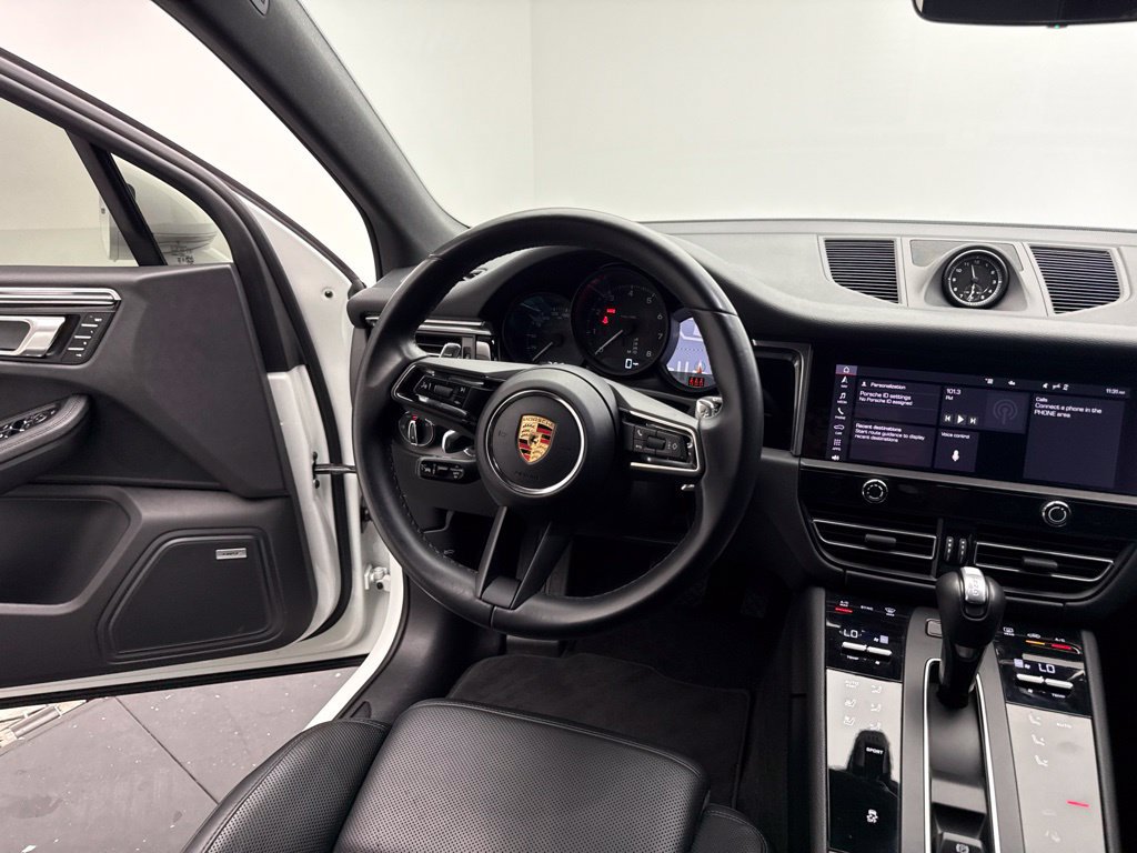 Certified 2024 Porsche Macan AWD/4WD image 27