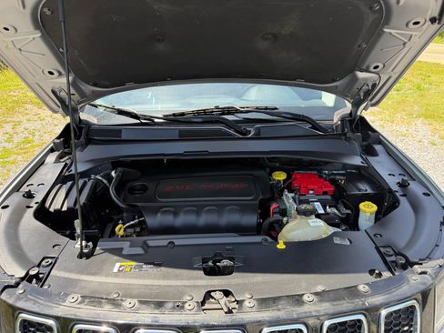 Used 2019 Jeep Compass Latitude w/ Popular Equipment Group AWD/4WD image 48