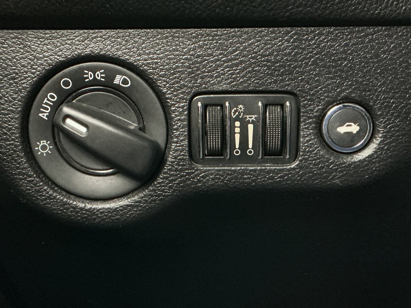 Used 2021 Dodge Challenger SXT RWD image 32