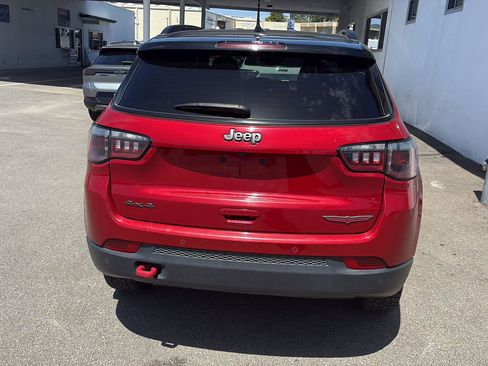 Used 2025 Jeep Compass Trailhawk AWD/4WD image 3