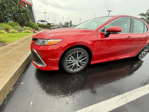 Used 2024 Toyota Camry XLE w/ Navigation Package FWD image 7