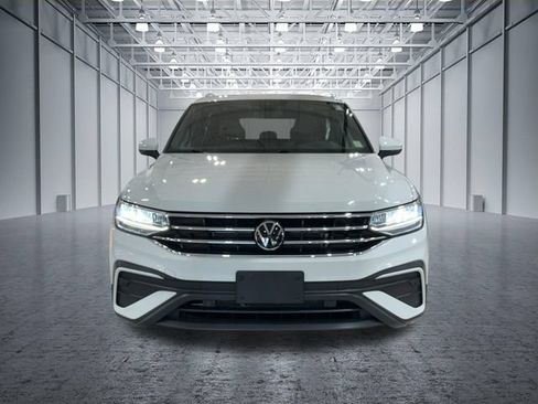 Used 2024 Volkswagen Tiguan SE AWD/4WD image 9