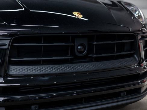 Certified 2025 Porsche Macan image 18