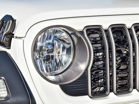 Used 2024 Jeep Wrangler Sport S image 8