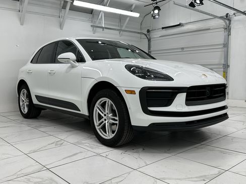 Certified 2024 Porsche Macan image 10