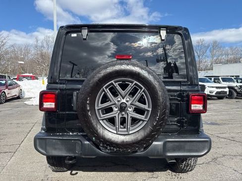 Used 2025 Jeep Wrangler Sport S image 22