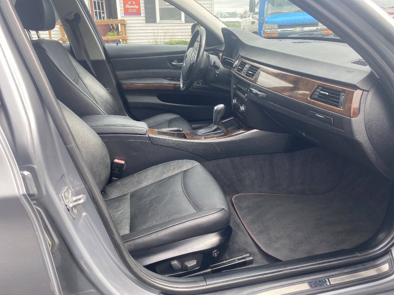 Used 2011 BMW 328i xDrive Sedan AWD/4WD image 9
