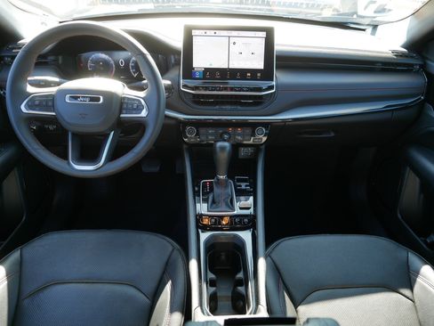 Used 2025 Jeep Compass Trailhawk w/ Trailhawk Elite Group AWD/4WD image 10