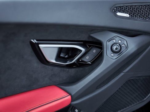 Used 2024 Lamborghini Huracan EVO image 31