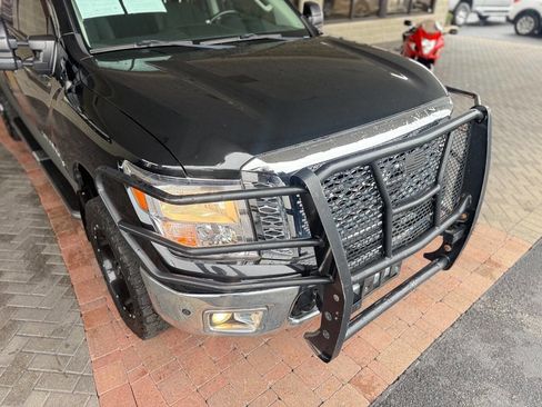 Used 2019 Nissan Titan SV w/ SV Convenience Package image 26