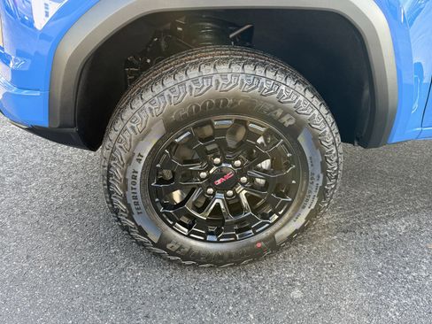 New 2026 GMC Canyon Elevation w/ Technology Package image 9