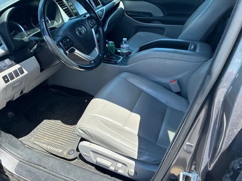 Used 2018 Toyota Highlander XLE AWD/4WD image 6