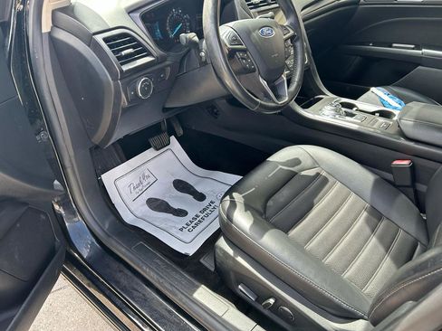 Used 2018 Ford Fusion SE w/ Equipment Group 201A FWD image 10