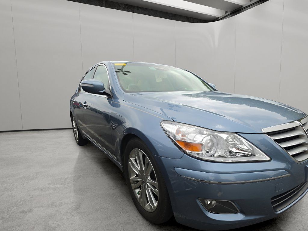Used 2010 Hyundai Genesis 4.6 RWD image 4
