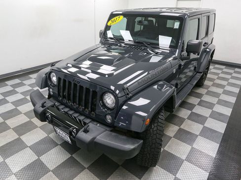 Used 2017 Jeep Wrangler Unlimited Sahara AWD/4WD image 6
