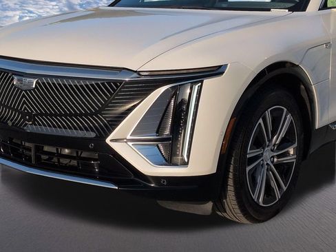 Certified 2024 Cadillac Lyriq Luxury AWD/4WD image 21