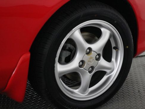 Used 2002 MAZDA MX-5 Miata RWD image 38