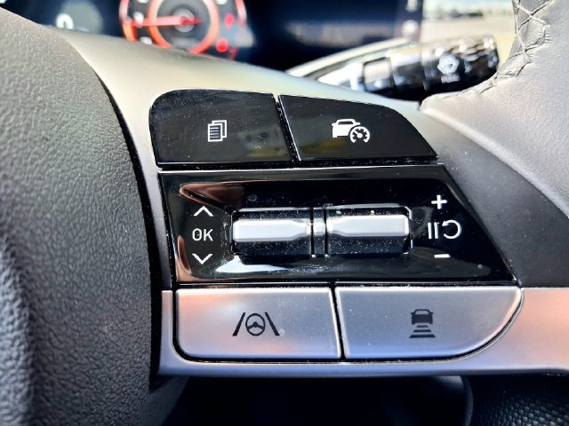 Used 2025 Hyundai Elantra SEL FWD image 16