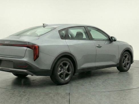 Used 2025 Kia K4 LXS image 9