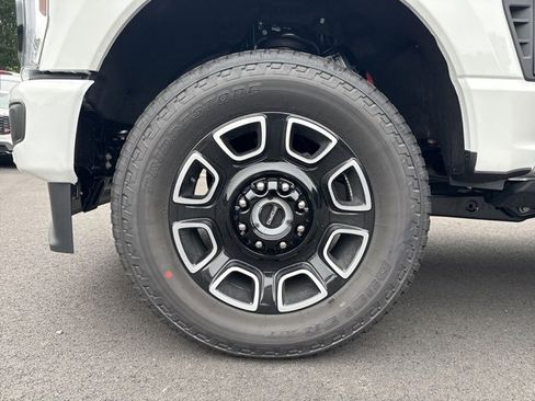 New 2025 Ford F250 Platinum w/ FX4 Off-Road Package image 9