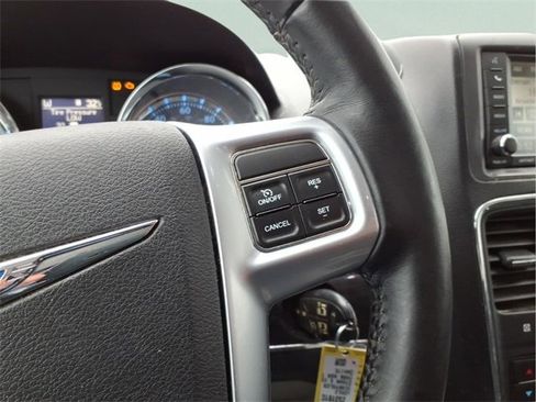 Used 2012 Chrysler Town & Country Touring image 14