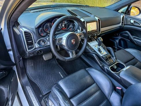 Used 2011 Porsche Cayenne Turbo AWD/4WD image 6