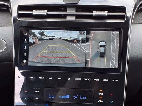 Certified 2024 Hyundai Santa Cruz Limited image 13