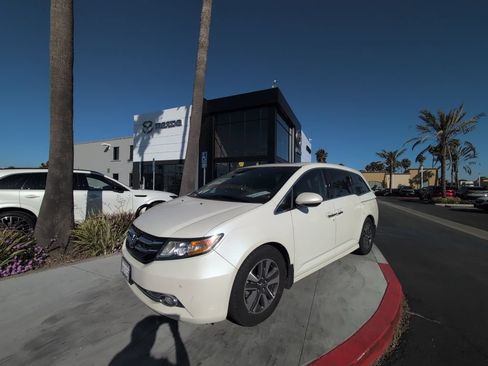 Used 2016 Honda Odyssey Touring Elite image 2