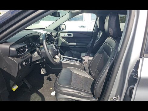 Used 2024 Ford Explorer Limited AWD/4WD image 4