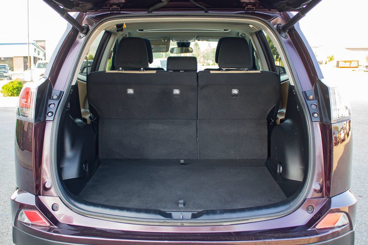 Used 2017 Toyota RAV4 XLE FWD image 16