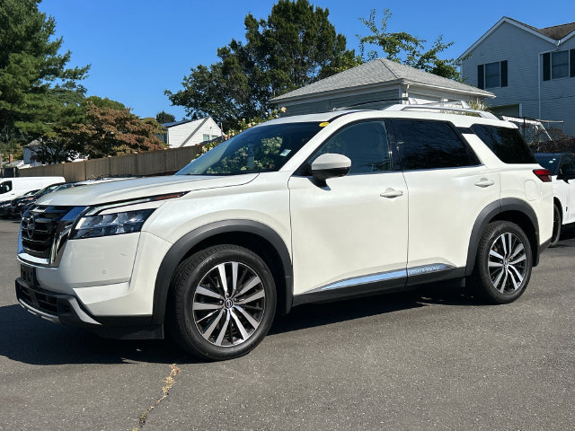 Certified 2023 Nissan Pathfinder Platinum w/ Cargo Package AWD/4WD image 6